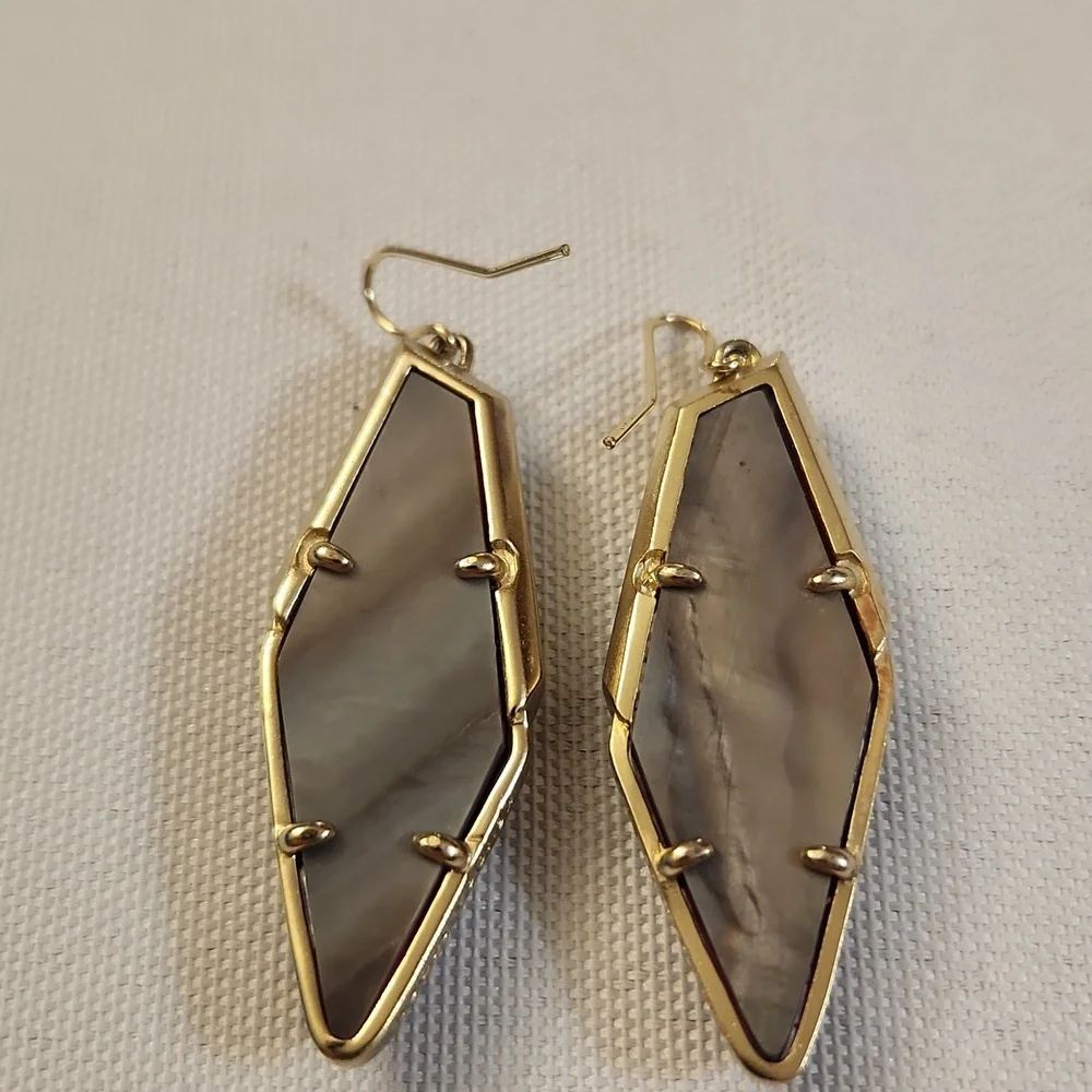 Kendra Scott Maroon Faceted Shield Drop Earrings in Gold